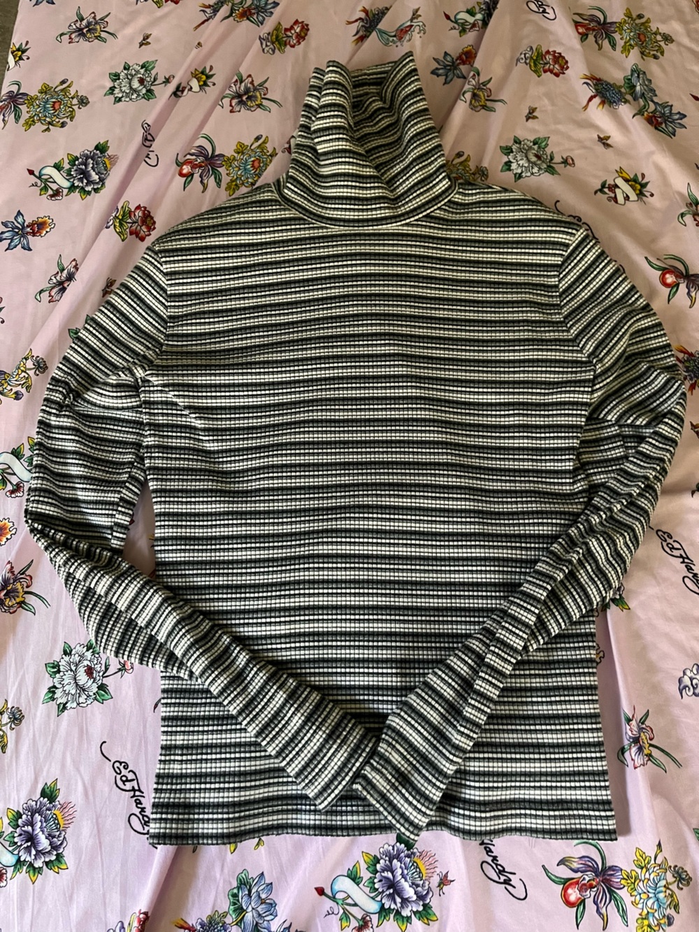 Arizona Jean Company Black & White Striped Long-Sleeve Top